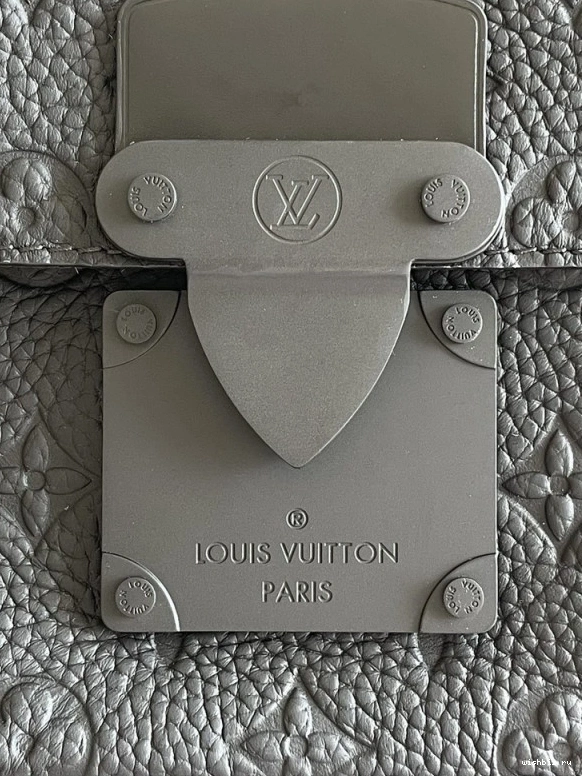 WIS LOCK S MESSENGER VUITTON LOUIS 1209